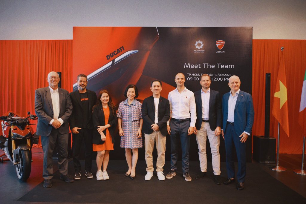 Executive representatives from First Move Group, Trâm Anh Group, and Ducati Asia Pacific celebrate the joint venture's commitment to elevating premium mobility standards in Vietnam.